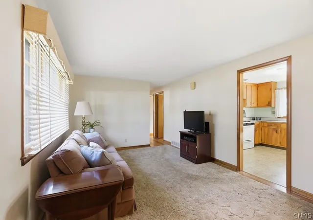 4th image of 116 Saslon Park Dr, Salina, NY 13088 | MLS# S1685852