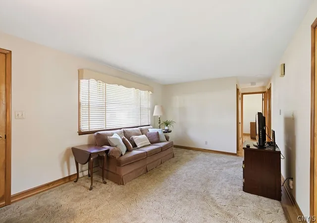 5th image of 116 Saslon Park Dr, Salina, NY 13088 | MLS# S1685852