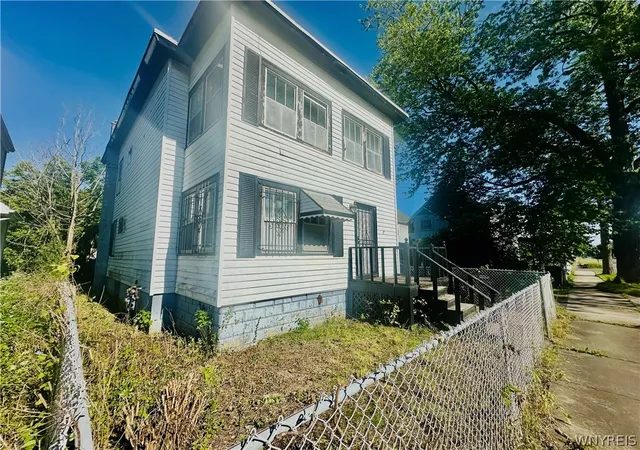Homes for sale in Niagara Falls, NY | 1507 17th St, Niagara Falls, NY 14305 | MLS# B1689290