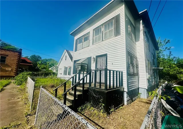 Homes for sale in Niagara Falls, NY | 1507 17Th St, Niagara Falls, NY 14305 | MLS# B1689290