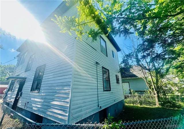 Homes for sale in Niagara Falls, NY | 1507 17Th St, Niagara Falls, NY 14305 | MLS# B1689290