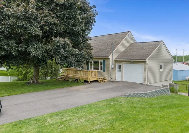 Homes for sale in Ontario, NY | 301 Ridge Rd, Ontario, NY 14519 | MLS# R1688724