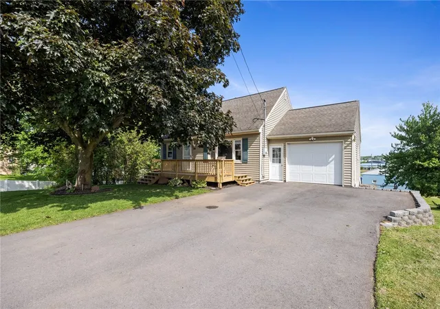 Homes for sale in Ontario, NY | 301 Ridge Rd, Ontario, NY 14519 | MLS# R1688724