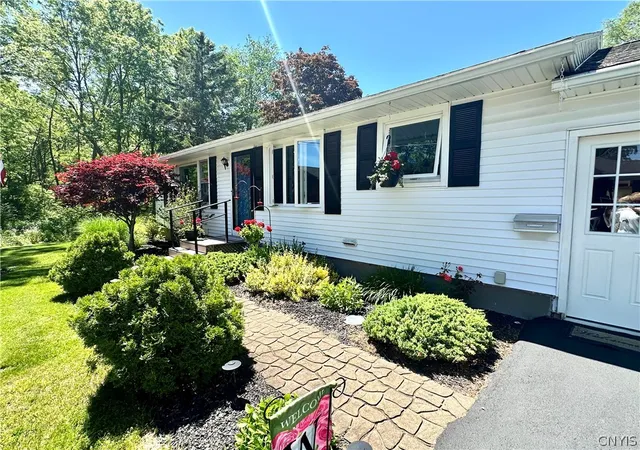 Homes for sale in Whitestown, NY | 4 Cedar St, Whitestown, NY 13424 | MLS# S1689302