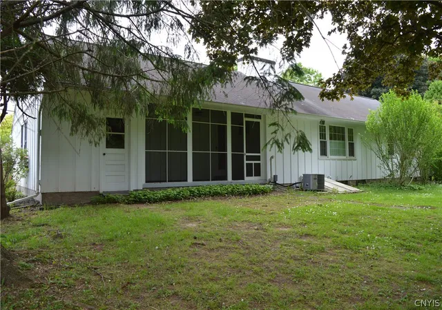 5th image of 7514 River Rd, Lysander, NY 13027 | MLS# S1689384