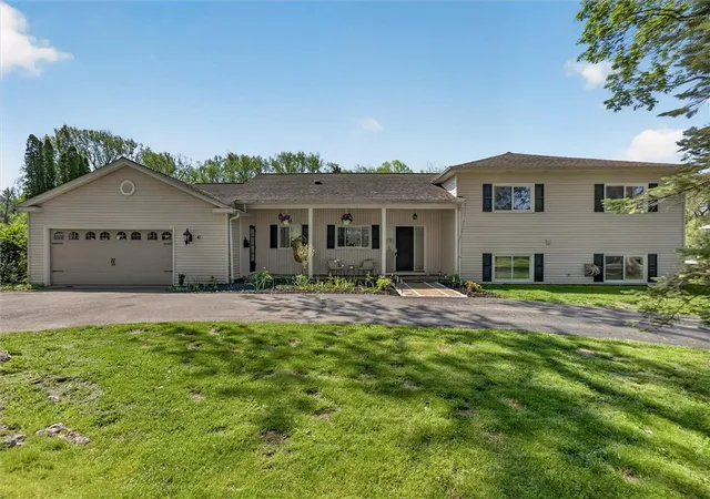 1st image of 41 Country Club Dr, Pittsford, NY 14618 | MLS# R1683159