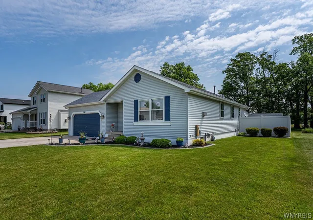 2nd image of 7001 Deborah Ln, Wheatfield, NY 14304 | MLS# B1688822