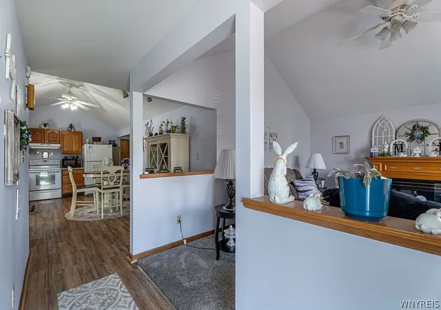 5th image of 7001 Deborah Ln, Wheatfield, NY 14304 | MLS# B1688822