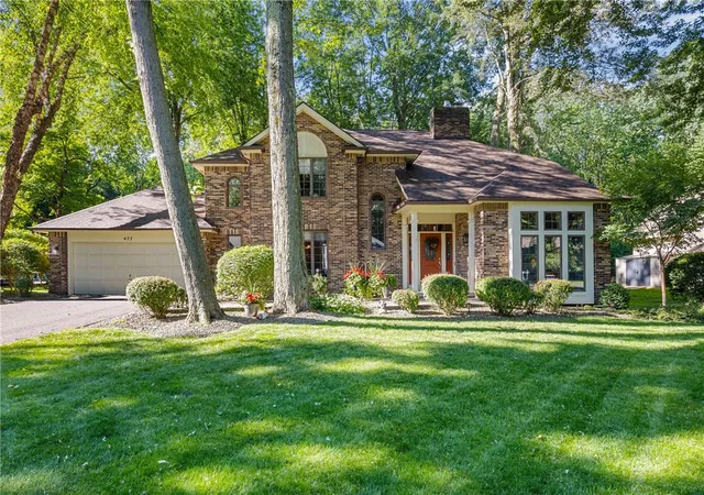 3rd image of 477 Maplewoods Ln, Webster, NY 14580 | MLS# R1682877