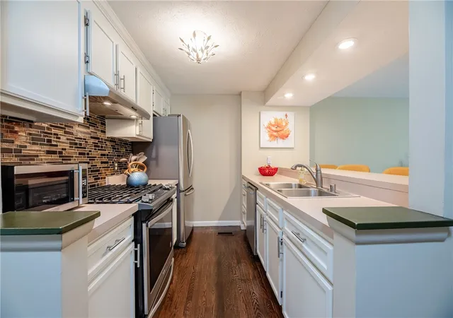 Homes for sale in Penfield, NY | 16 Devonshire Cir, Penfield, NY 14526 | MLS# R1688994