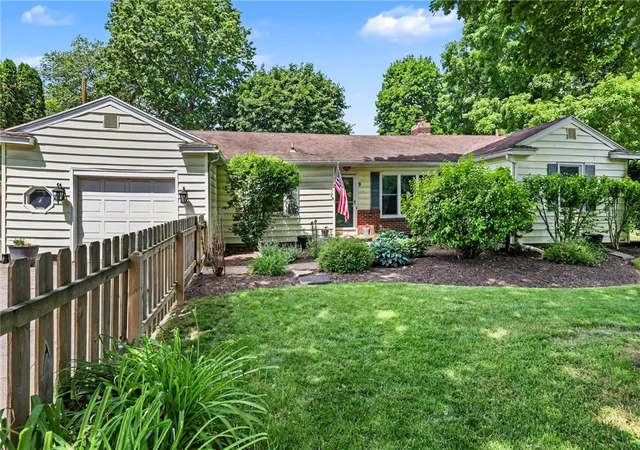 Homes for sale in Penfield, NY | 9 Poplar Dr, Penfield, NY 14625 | MLS# R1685928