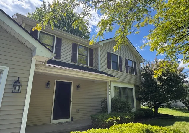 3rd image of 1427 Fieldcrest Dr, Webster, NY 14580 | MLS# R1689272