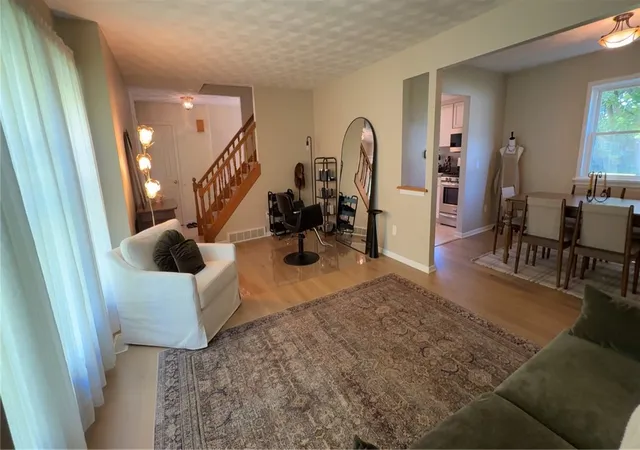 4th image of 1427 Fieldcrest Dr, Webster, NY 14580 | MLS# R1689272