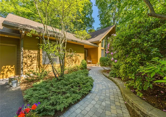 4th image of 4 Auburndale, Pittsford, NY 14534 | MLS# R1688667