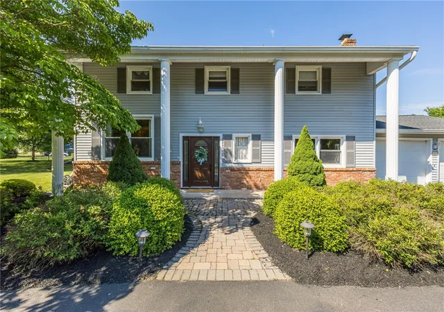 2nd image of 52 Parkridge Dr, Pittsford, NY 14534 | MLS# R1688730