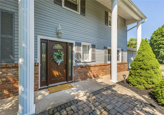 5th image of 52 Parkridge Dr, Pittsford, NY 14534 | MLS# R1688730