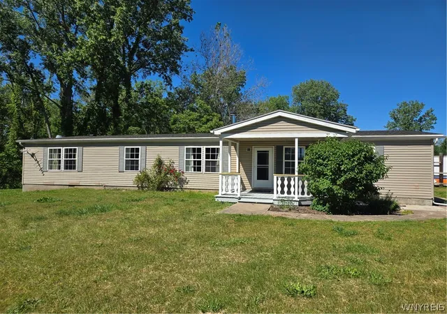 Homes for sale in Ridgeway, NY | 12507 Ridge Rd, Ridgeway, NY 14103 | MLS# B1688894
