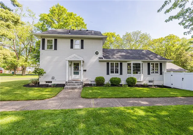 3rd image of 48 Rock Beach Rd, Irondequoit, NY 14617 | MLS# R1689297