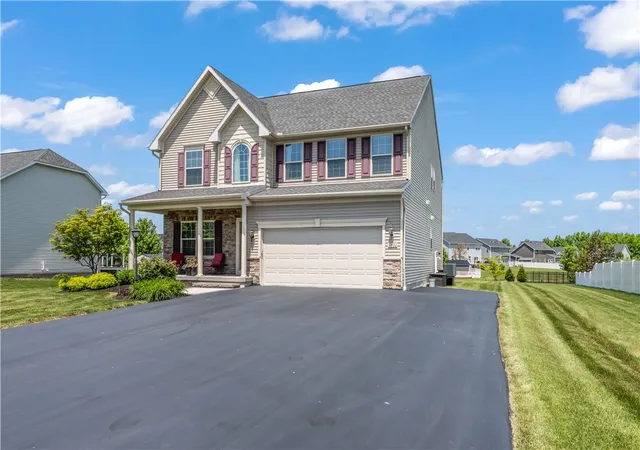 2nd image of 5988 Onyx Dr, Farmington, NY 14425 | MLS# R1689224