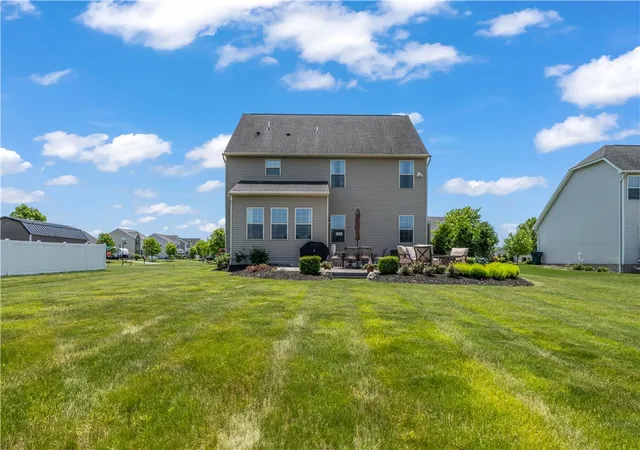 39th image of 5988 Onyx Dr, Farmington, NY 14425 | MLS# R1689224