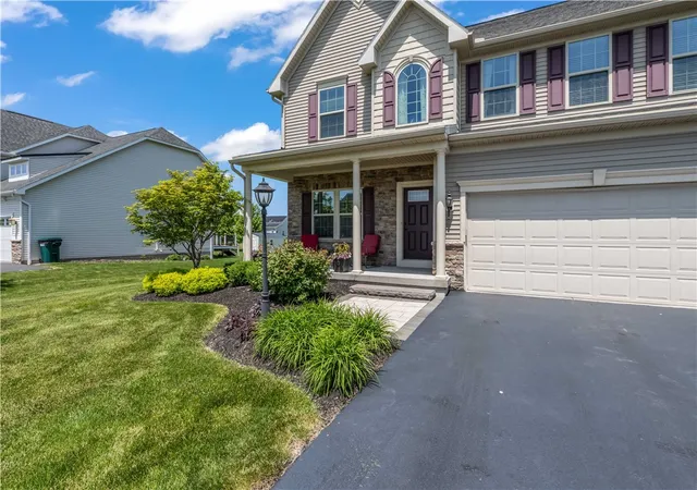 3rd image of 5988 Onyx Dr, Farmington, NY 14425 | MLS# R1689224