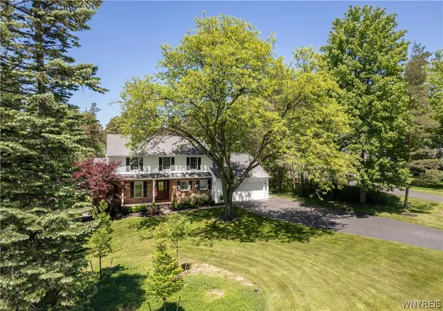 2nd image of 55 Tanglewood Dr W, Orchard Park, NY 14127 | MLS# B1689366