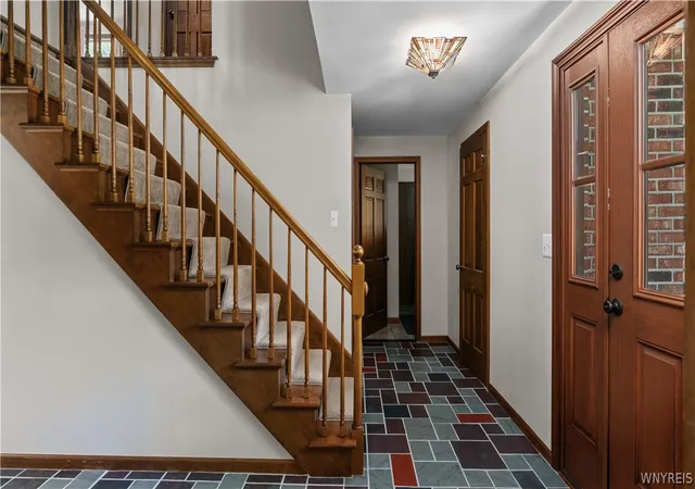 3rd image of 55 Tanglewood Dr W, Orchard Park, NY 14127 | MLS# B1689366