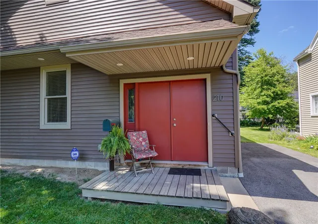 2nd image of 210 Elm Dr, Rochester, NY 14609 | MLS# R1689100