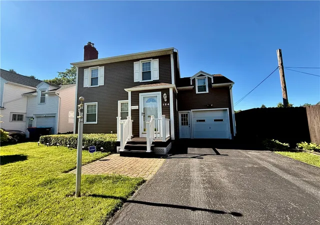 2nd image of 124 Gilbert Dr, Irondequoit, NY 14609 | MLS# R1689087