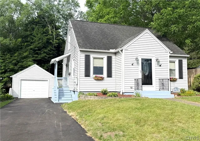 Homes for sale in Whitestown, NY | 5 White St, Whitestown, NY 13492 | MLS# S1689292