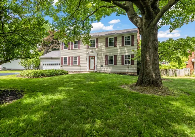 Homes for sale in Perinton, NY | 72 Boxwood Ln, Perinton, NY 14450 | MLS# R1689256