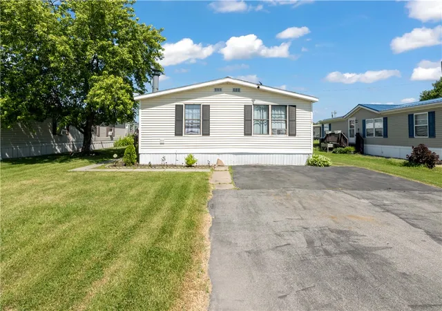 Homes for sale in Hamlin, NY | 29 Chestnut Dr, Hamlin, NY 14464 | MLS# R1689267