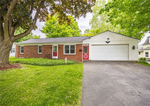 1st image of 63 Monroe St, Honeoye Falls, NY 14472 | MLS# R1689522