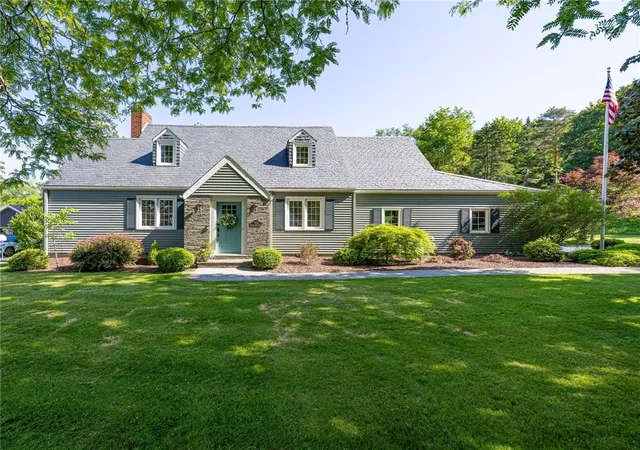 45th image of 462 Seneca Park Ave, Irondequoit, NY 14617 | MLS# R1689422
