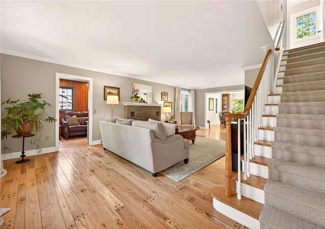 4th image of 462 Seneca Park Ave, Irondequoit, NY 14617 | MLS# R1689422