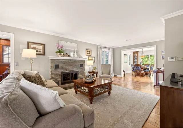 5th image of 462 Seneca Park Ave, Irondequoit, NY 14617 | MLS# R1689422