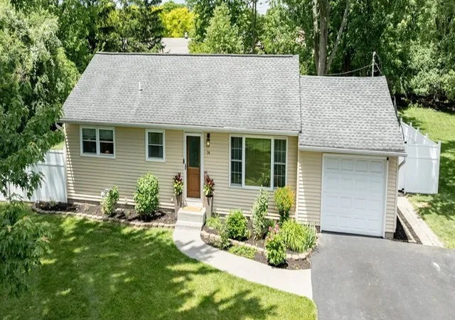 Homes for sale in Henrietta, NY | 34 Faircrest Rd, Henrietta, NY 14623 | MLS# R1682726