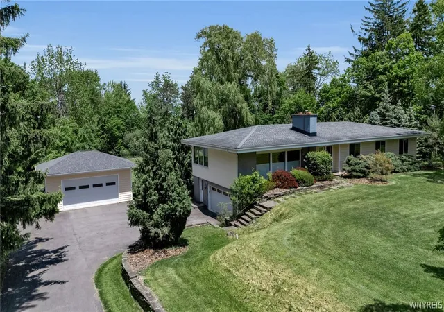 4th image of 7932 Quaker Rd, Orchard Park, NY 14127 | MLS# B1688853