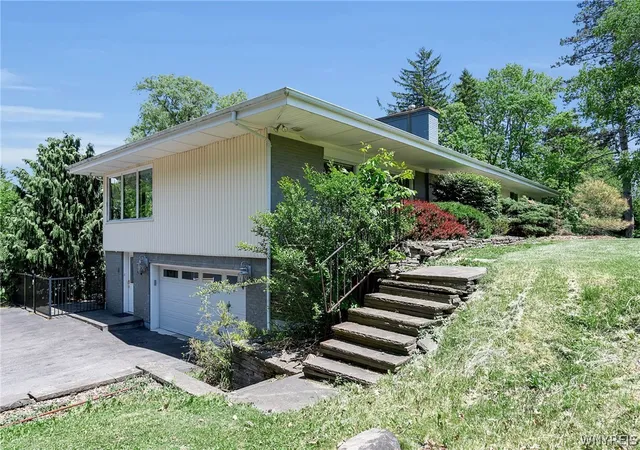 5th image of 7932 Quaker Rd, Orchard Park, NY 14127 | MLS# B1688853