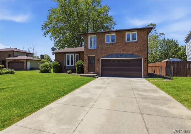 Homes for sale in Grand Island, NY | 44 Queens Dr, Grand Island, NY 14072 | MLS# B1689327