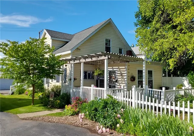 Photo 5 of Sale Pending at 10 Front St, Vernon, NY 13476 | MLS# S1688499 | Listing updated on 2026-06-24