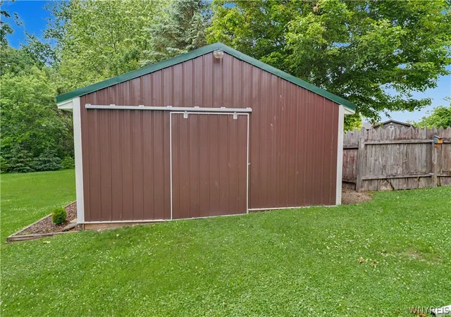 Homes for sale in Java, NY | 5716 Curriers Rd, Java, NY 14009 | MLS# B1688759