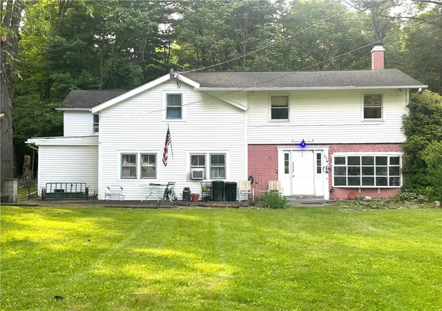Photo 1 of Single family home for sale at 25 Hazelwood Ave, Elmira, NY 14905 | MLS# R1687531 | Listing updated on 2026-08-01