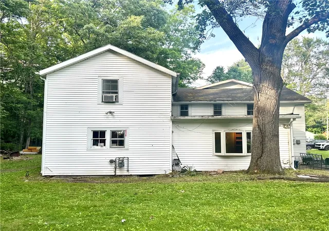 Photo 3 of Single family home for sale at 25 Hazelwood Ave, Elmira, NY 14905 | MLS# R1687531 | Listing updated on 2026-08-01