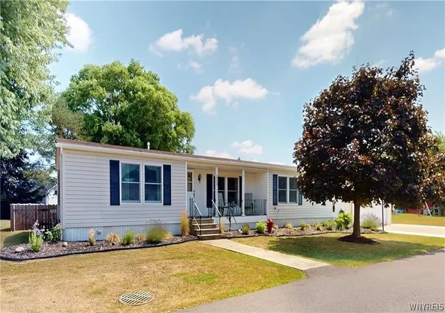 1st image of 313 Applewood Dr, Lockport Town, NY 14094 | MLS# B1689110
