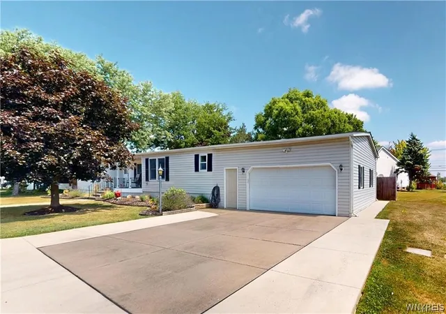 4th image of 313 Applewood Dr, Lockport, NY 14094 | MLS# B1689110