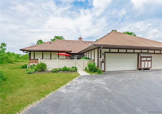 1st image of 12 Gothic Ln, Lockport Town, NY 14094 | MLS# B1689517