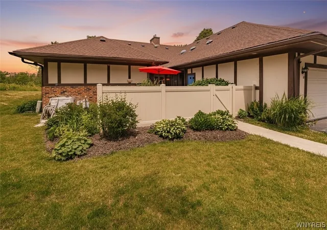 2nd image of 12 Gothic Ln, Lockport Town, NY 14094 | MLS# B1689517