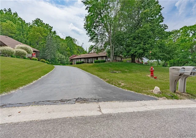 43rd image of 12 Gothic Ln, Lockport Town, NY 14094 | MLS# B1689517