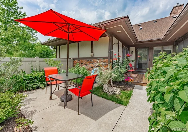 4th image of 12 Gothic Ln, Lockport, NY 14094 | MLS# B1689517